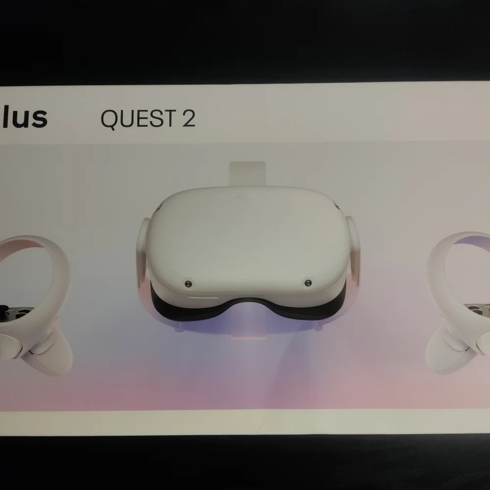 Oculus quest 2 (128 GB Ver.) With travel case and additional head strap.
